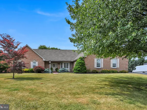 5 Laura Ct, Sinking Spring, PA 19608