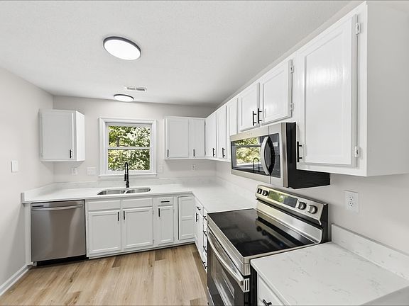 5th image of 19 McBenson Pl
