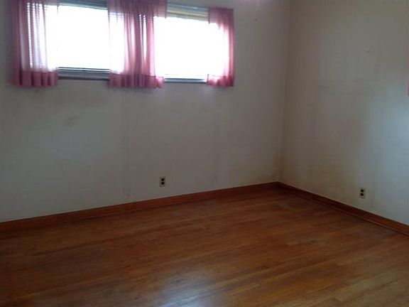 4th image of 860 Doris Jane Ave
