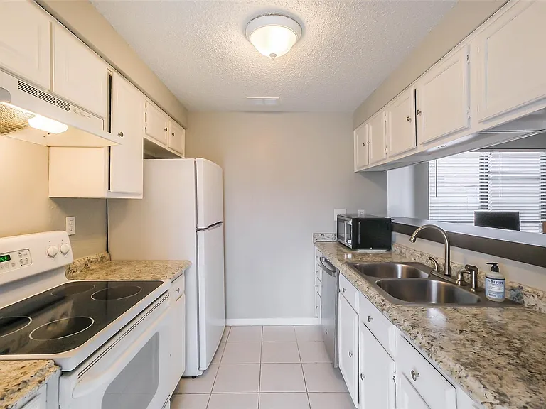 10122 Waterstone Dr — Photo 8