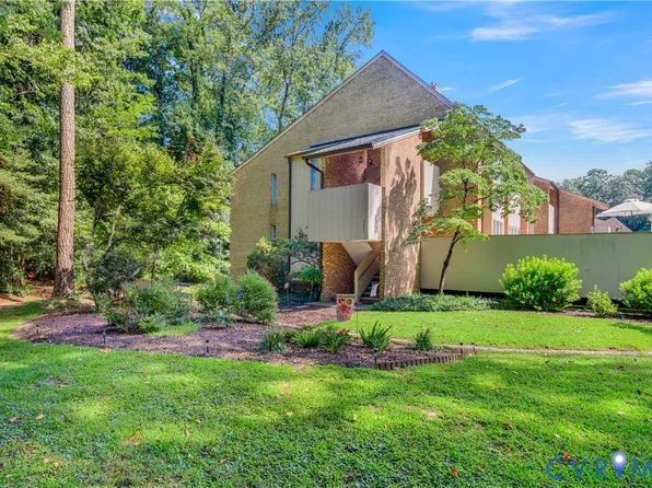 376 Merrimac Trl APT 111, Williamsburg, VA 23185