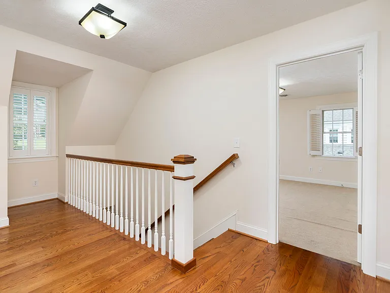 205 College Cir — Photo 31