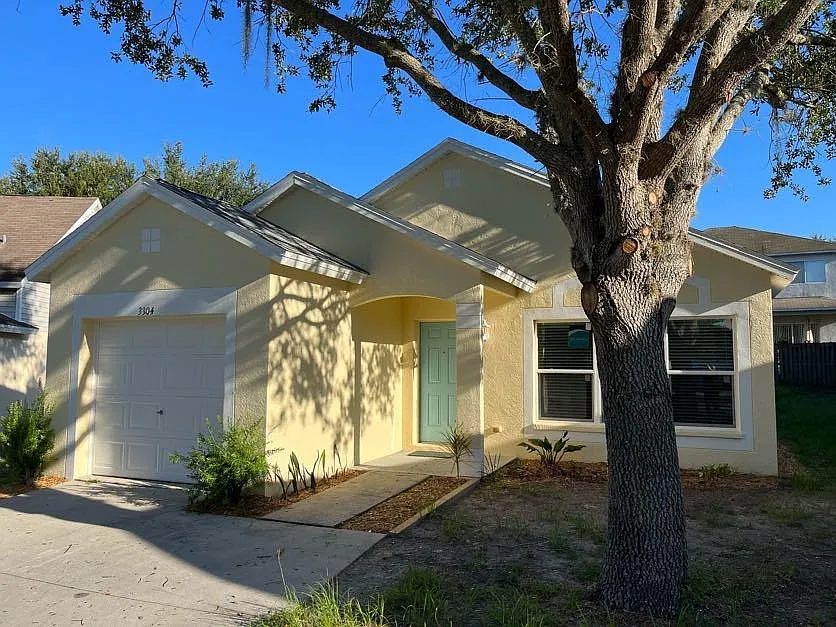 3 bed, 1182 sqft, $2,075 — Photo 2
