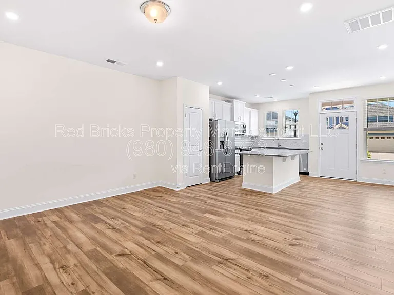 1528 Cedar Tree Dr — Photo 8