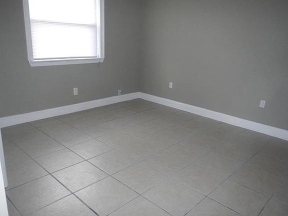 5th image of 2031 Pace Blvd