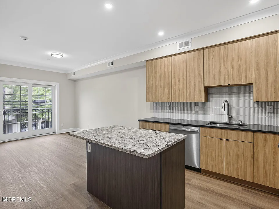 112 Brighton Ave #2A