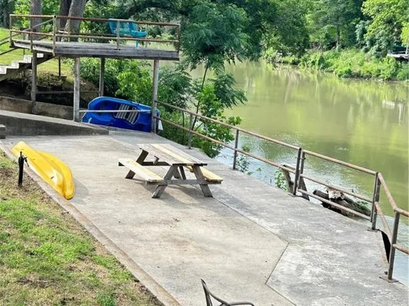 342 Deer Slayer Dr, Seguin, TX 78155