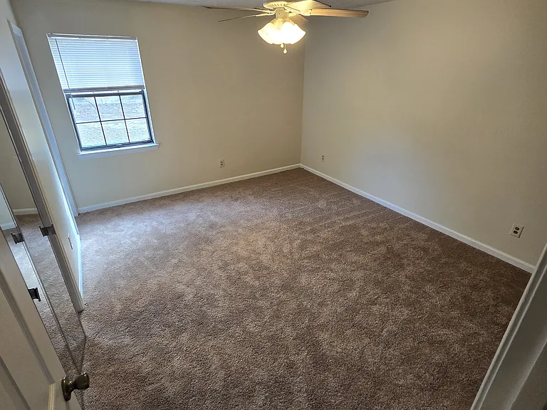 2501 Creekwood Dr — Photo 5