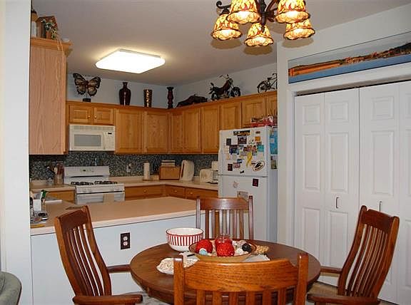 2nd image of 1279 Lakeshore Park Pl APT 2H