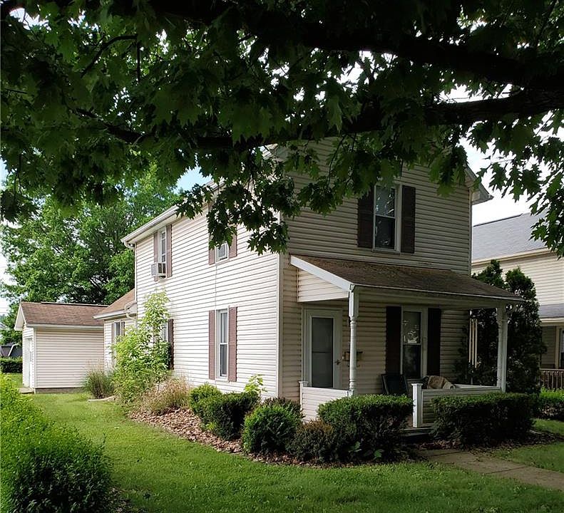 2nd image of 1002 Maple Ave NW