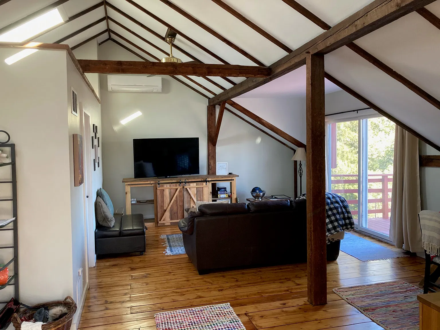 1 bed, 952 sqft, $2,100 — Photo 3