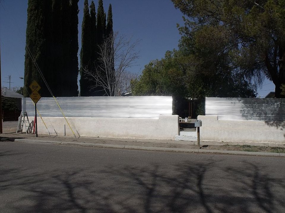 Privacy fenced front yard