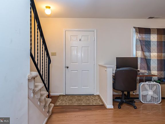 4th image of 327 Clay St