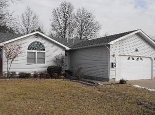 1714 W Dewey St, Marion, IL 62959