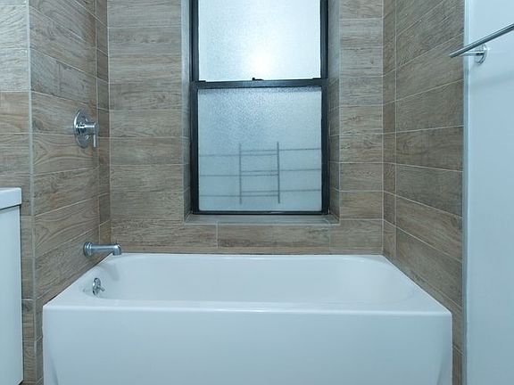 5th image of 140 17th St APT 11