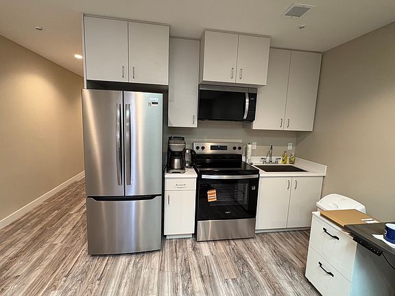 2nd image of 259 Broadway