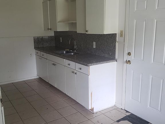 5th image of 230 Blakeley Dr