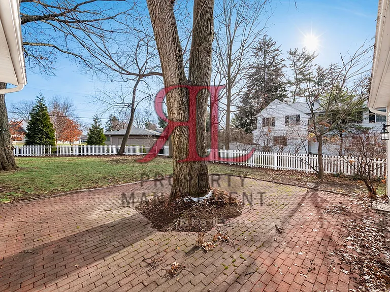 85 Eastmoor Blvd — Photo 60