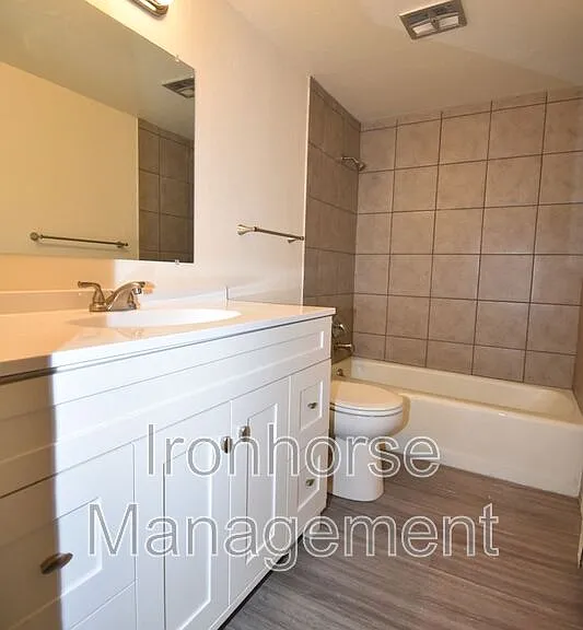 805 W Villard St #1 — Photo 11