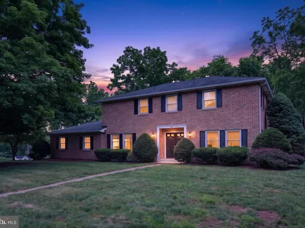 300 Acre Dr, Carlisle, PA 17013