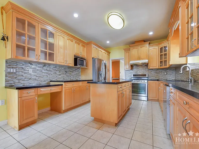 13470 65a Ave #UPPER HOUSE — Photo 5