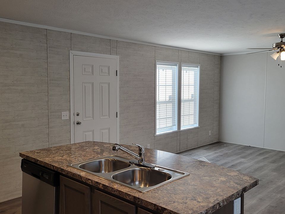 1st image of 511 Elmwood Ln