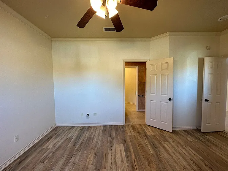 626 Huntwick Ln — Photo 13