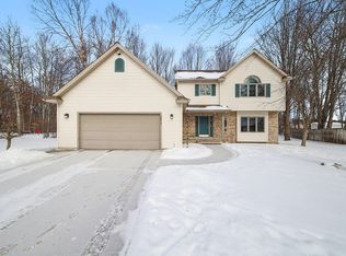 2617 Hearthstone Cir, Midland, MI 48642