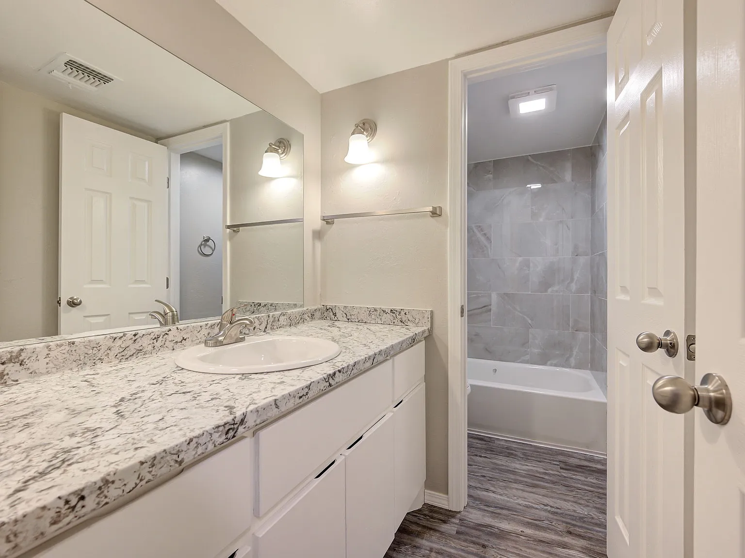 Casady — Photo 2