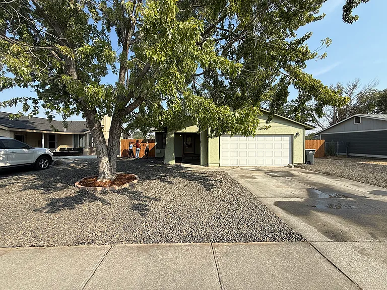 2703 W Texas St — Photo 4