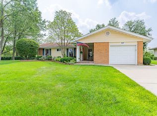 217 Edgeware Rd, Elk Grove Village, IL 60007