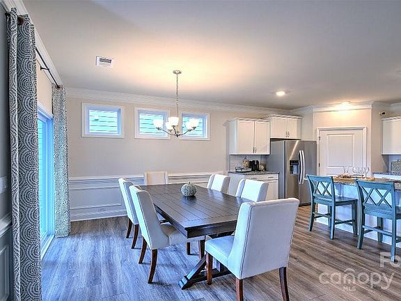 5th image of 33 Silverthorne Ct
