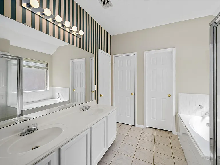 1631 Stonehaven Village Cir — Photo 6