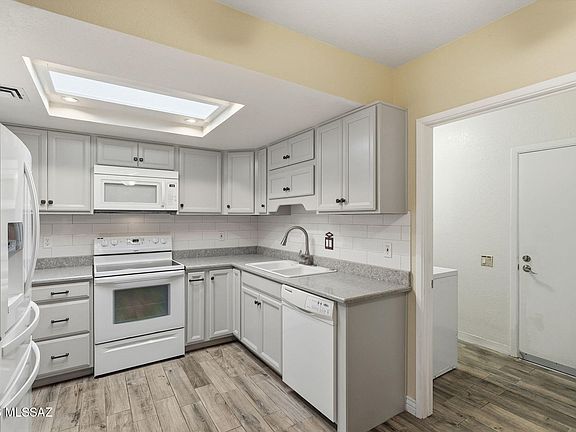 4th image of 308 E Paseo Verde