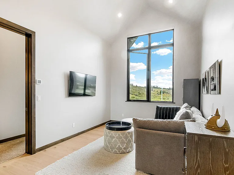 140 Monitor Dr — Photo 32