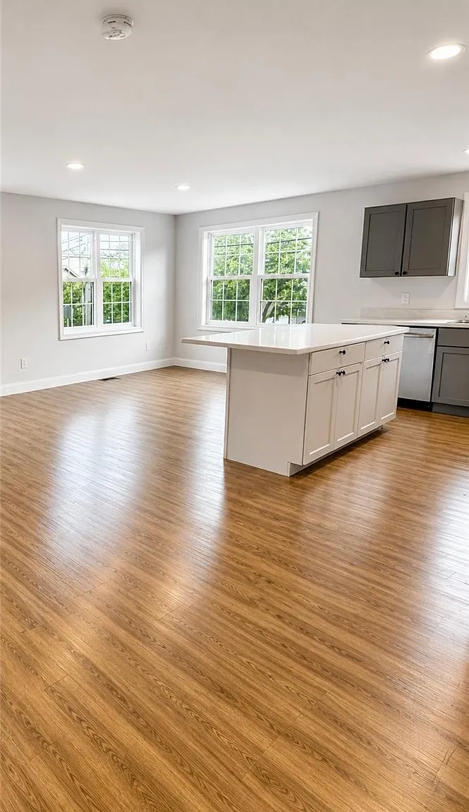3 bed, 1005 sqft, $2,500 — Photo 3