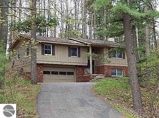3318 Hardwood Dr, Traverse City, MI 49686