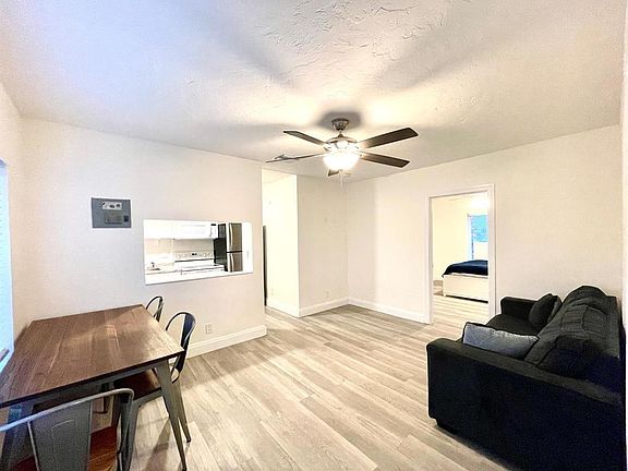 4th image of 828 NE 17th Ave APT 2