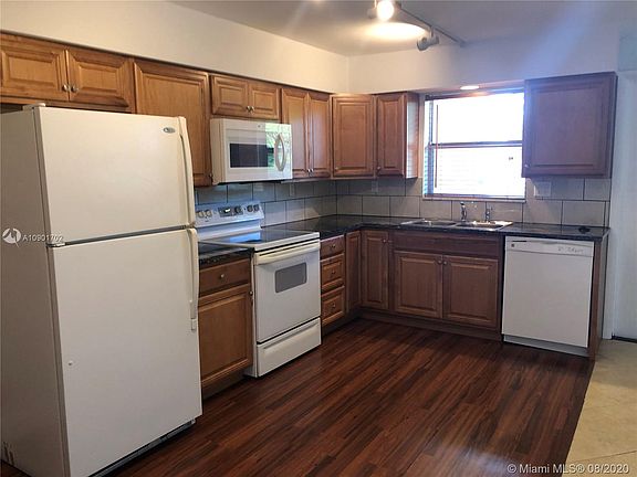 4th image of 2400 NE 10th St APT 201