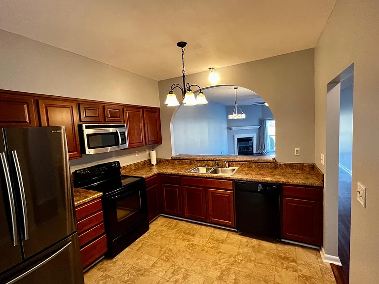 439 E Lake Cir — Photo 6