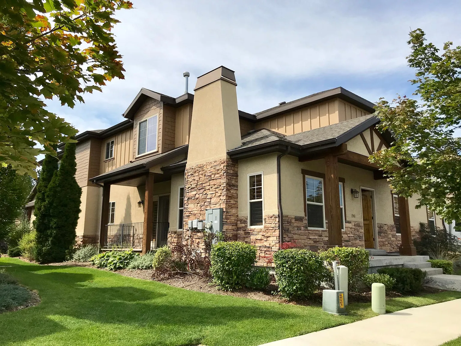 3 bed, 3.5 bath, 2183 sqft, $3,000 — Photo 1