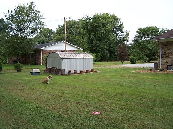 Back Yard w/storage building