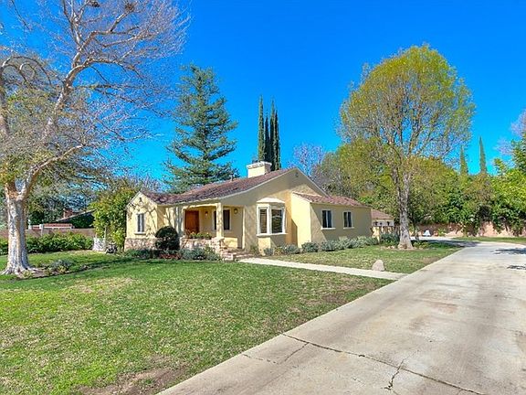 3rd image of 23005 Oxnard St