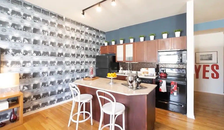 306 S Plymouth Ct — Photo 1