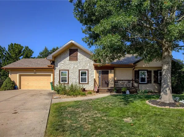 636 SE Greenridge Ct, Lees Summit, MO 64063
