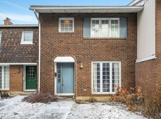 1107 Meadowlands Dr, Ottawa, ON K2C 0K5