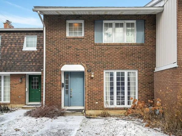 1107 Meadowlands Dr, Ottawa, ON K2C 0K5