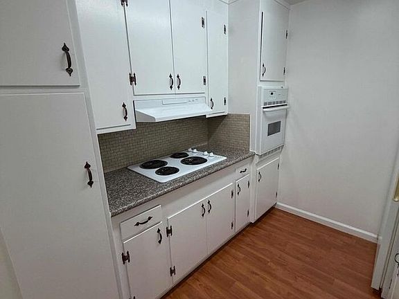 5th image of 190 Village Ct APT 1