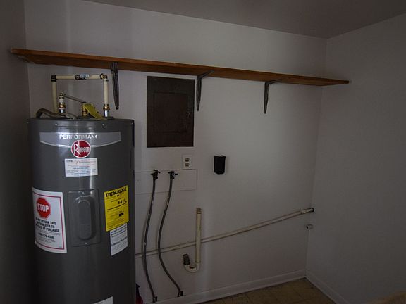 3rd image of 469 Shoreview Ave