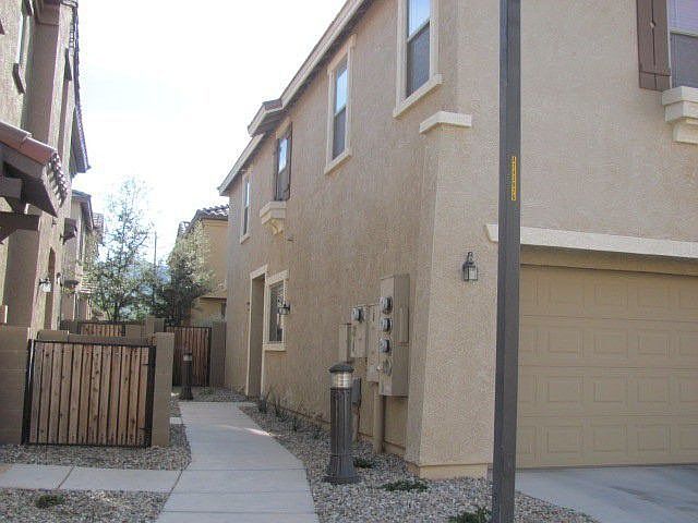 1st image of 2819 E Darrow St